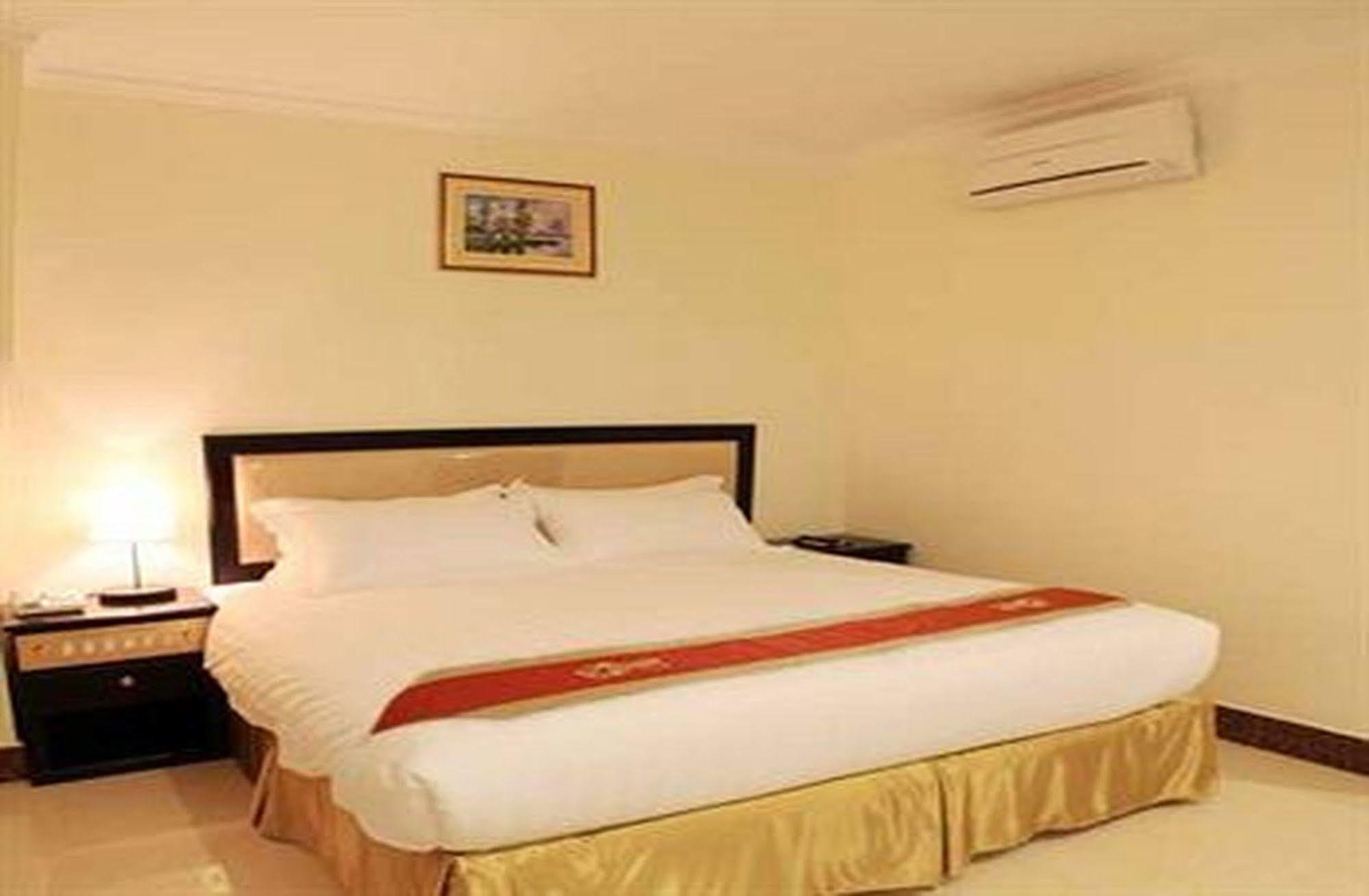 Cardamom Hotel&apartamento Phnom Penh Exterior foto