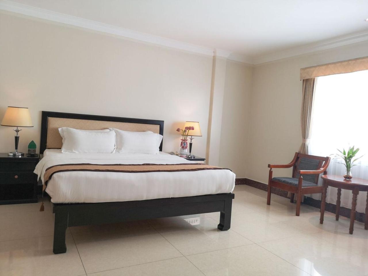 Cardamom Hotel&apartamento Phnom Penh Exterior foto