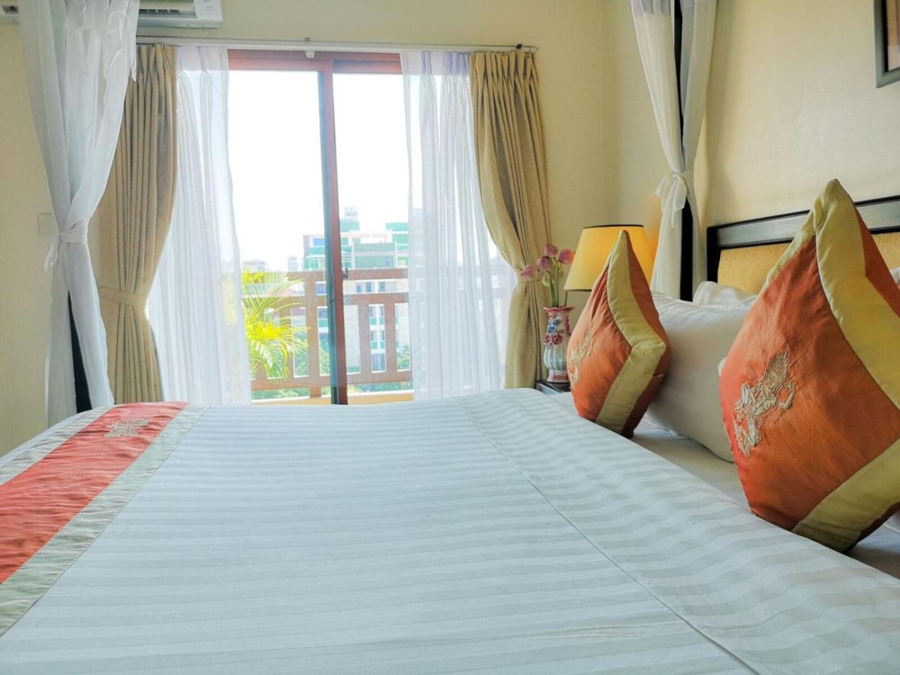 Cardamom Hotel&apartamento Phnom Penh Exterior foto