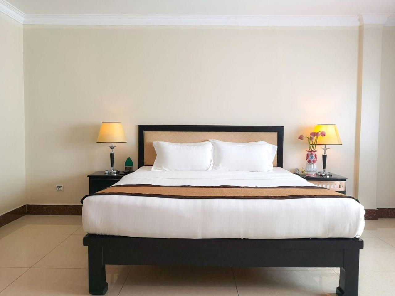 Cardamom Hotel&apartamento Phnom Penh Exterior foto