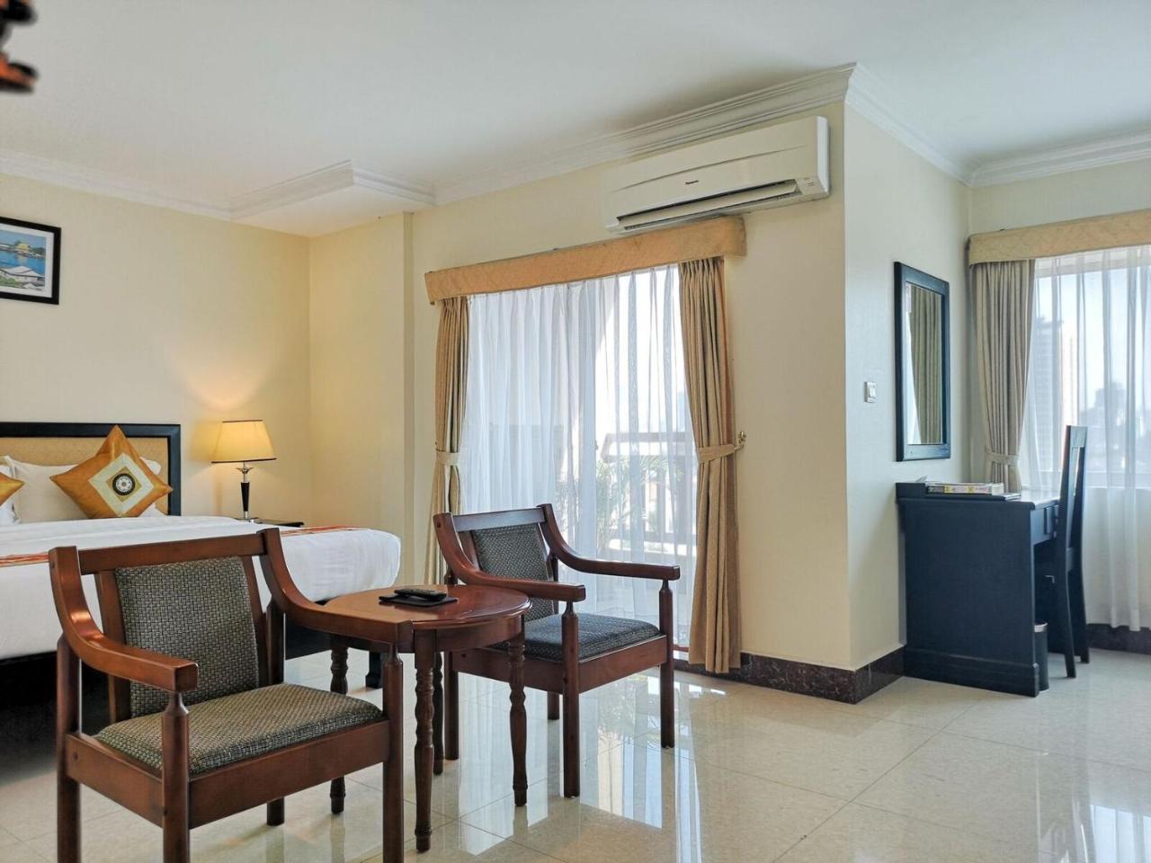 Cardamom Hotel&apartamento Phnom Penh Exterior foto