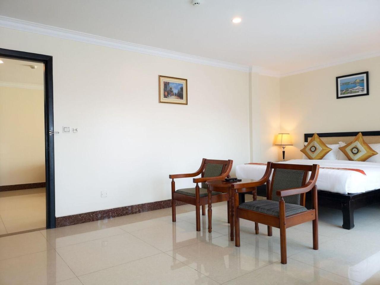 Cardamom Hotel&apartamento Phnom Penh Exterior foto