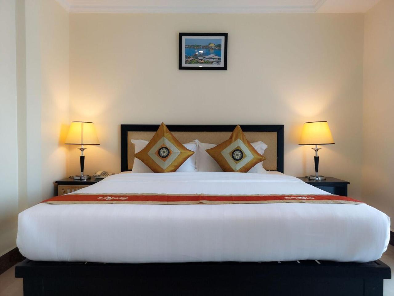 Cardamom Hotel&apartamento Phnom Penh Exterior foto